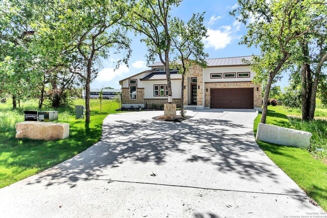 Building Photo - 305 Fire Dance