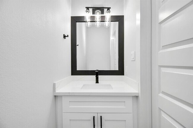 Building Photo - 12163 La Salle River Rd