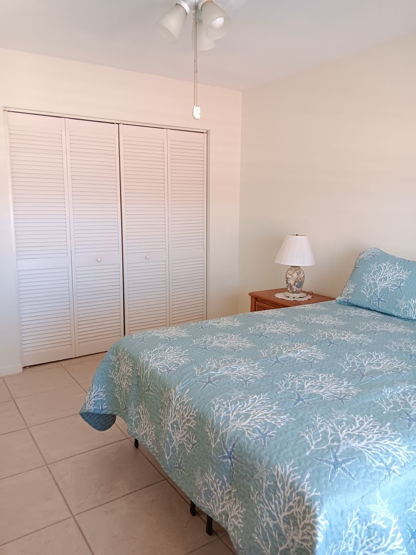 Building Photo - Lovely FURNISHED Condo in Rock Dove Community