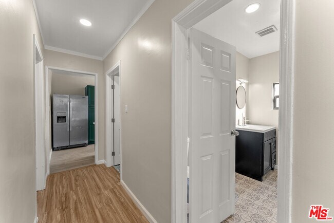 Building Photo - 8905 S Wilton Pl