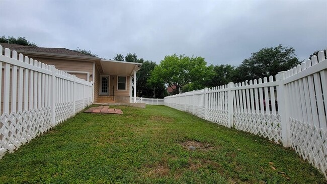 Building Photo - 374 Sampson