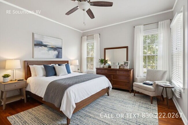 Building Photo - 336 E Lullwood Ave