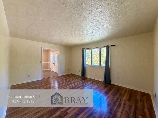 Building Photo - Charming 3-Bedroom Home with Modern Upgrad...