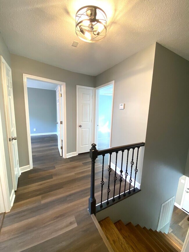 Building Photo - 1103 Rosebrook Dr