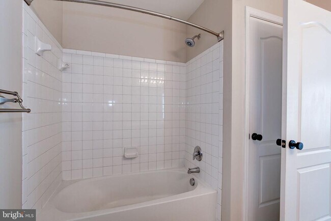 Building Photo - 151 Brynwood St