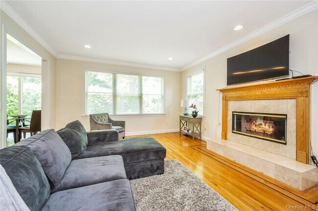 Building Photo - 696 Ridgeway