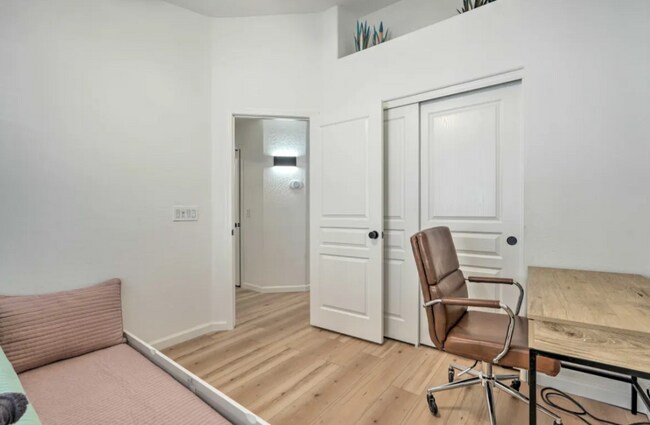 Building Photo - 13520 W Solano Dr