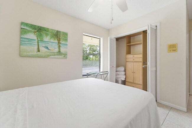 Building Photo - 5562 Reynolds Rd