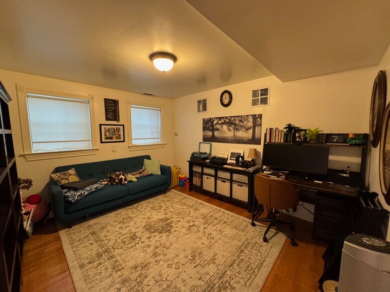 Building Photo - 2112 Santa Clara Ave