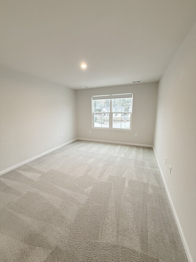 Building Photo - 400 el Camino Dr