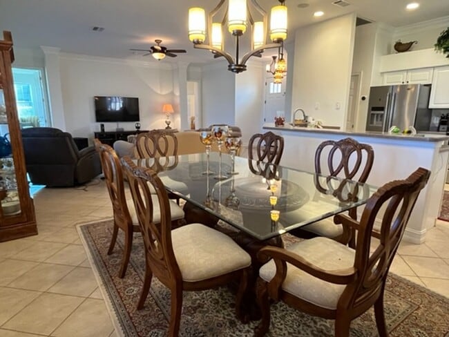 Building Photo - 12561 Lake Run Dr