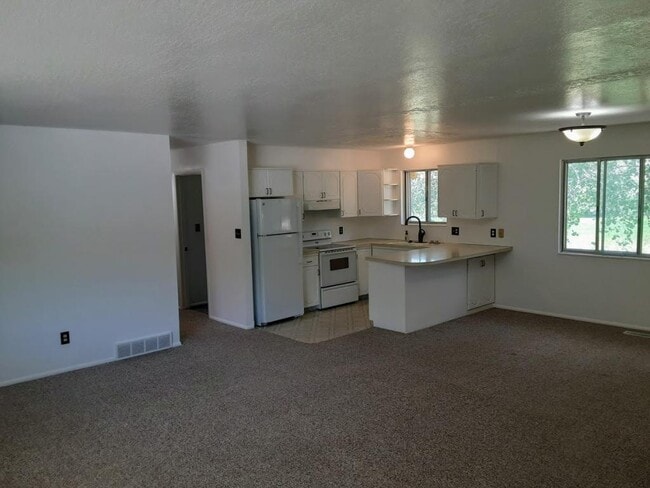 Building Photo - 10295 UT-165