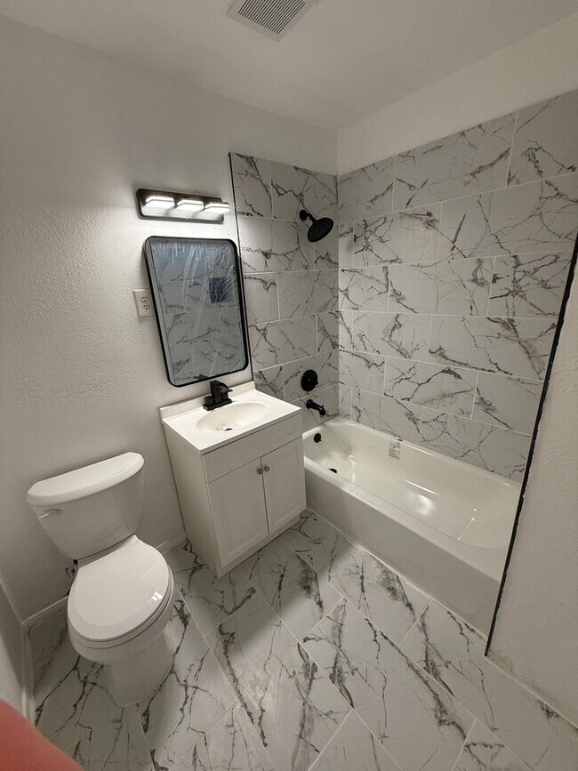 Building Photo - Gorgeous all renovated Home in Houston, TX!.