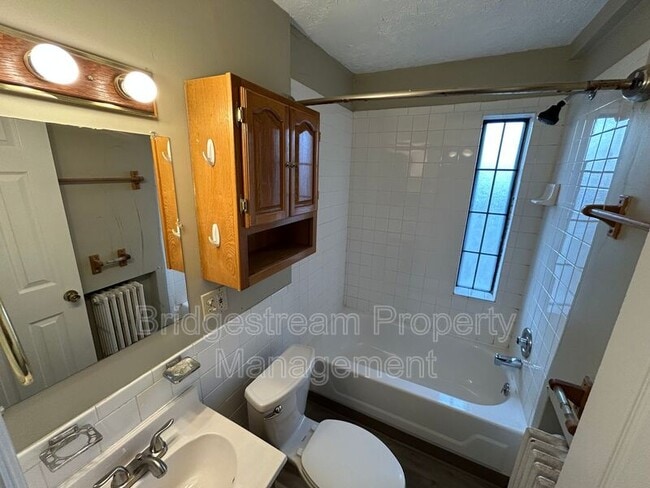 Building Photo - 550 Wiltshire Blvd