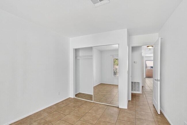 Building Photo - READY TO MOVE-IN UPPER LEVEL 2-BEDROOM CONDO!