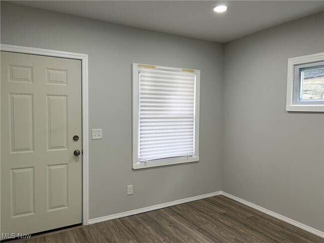 Building Photo - 15630 Holmes Ave