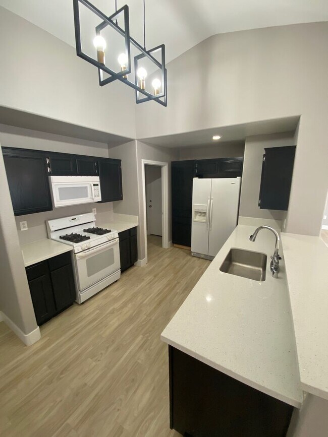 Building Photo - 127 Newburg Ave