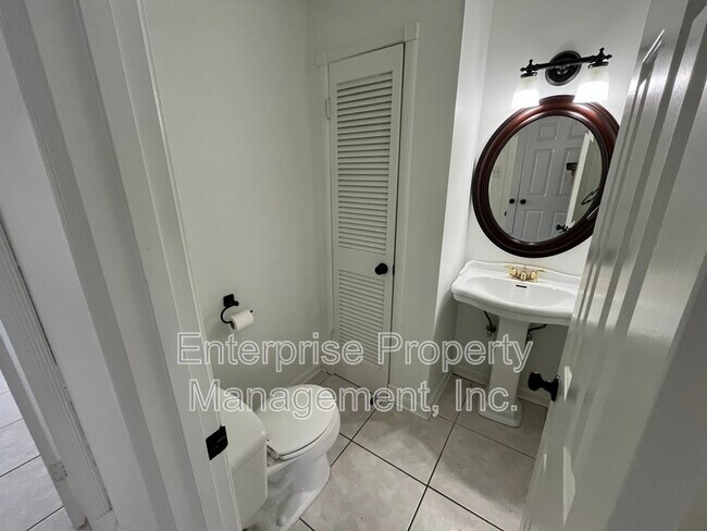 Building Photo - 1764 Chertsy Dr