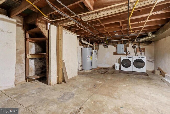 Building Photo - 400 Green Ln