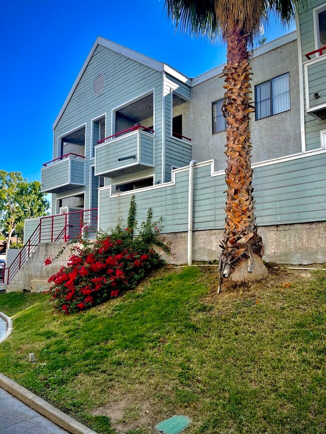 Building Photo - 11051 Arminta St