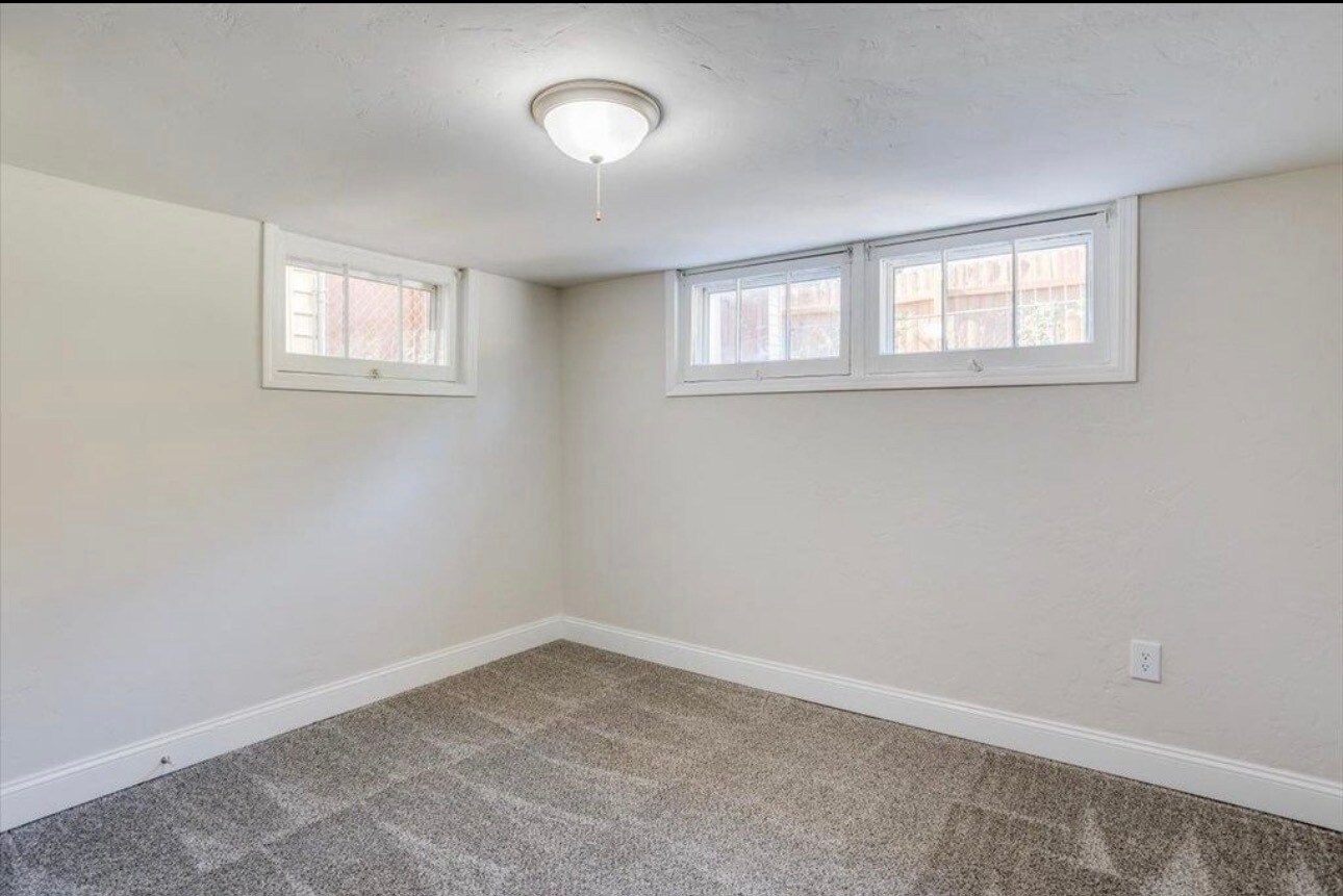 Building Photo - 1422 S Laura Ave