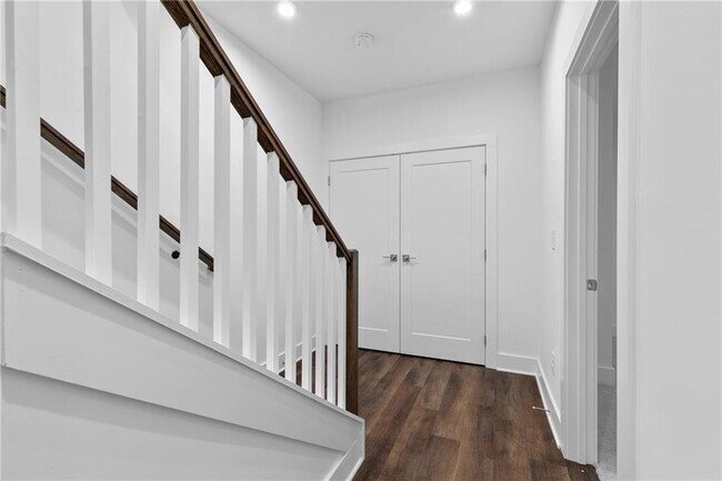 Building Photo - 515 Motivation Cir NW