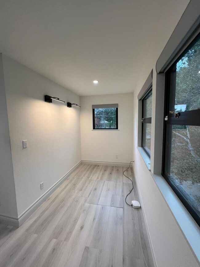 Building Photo - 6804 Gunn Dr