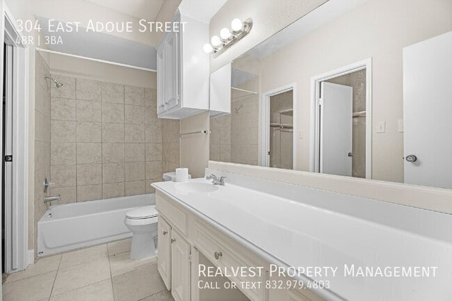 Building Photo - 304 E Adoue St