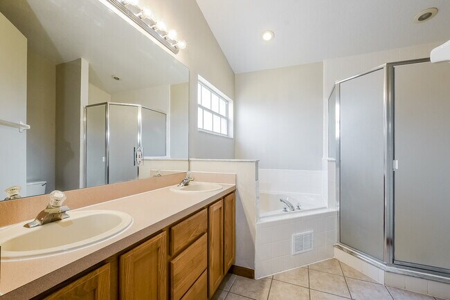 Building Photo - 2391 Sweetwater Blvd