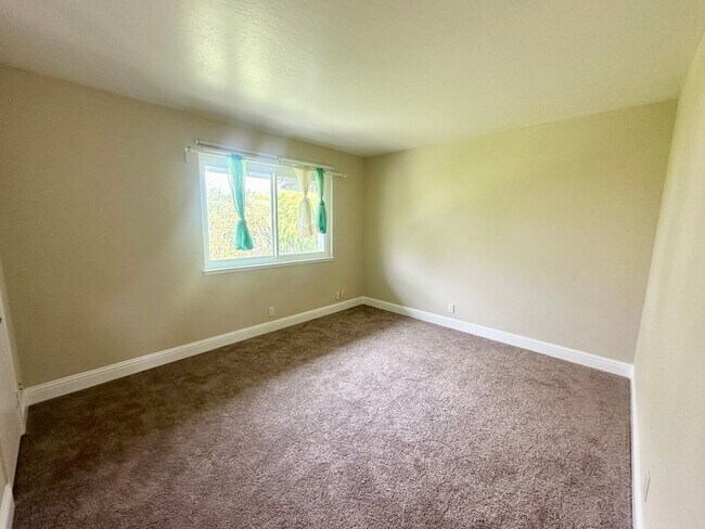 Building Photo - 2 Bed (Both are Master-Suites) and 2.5 Bat...