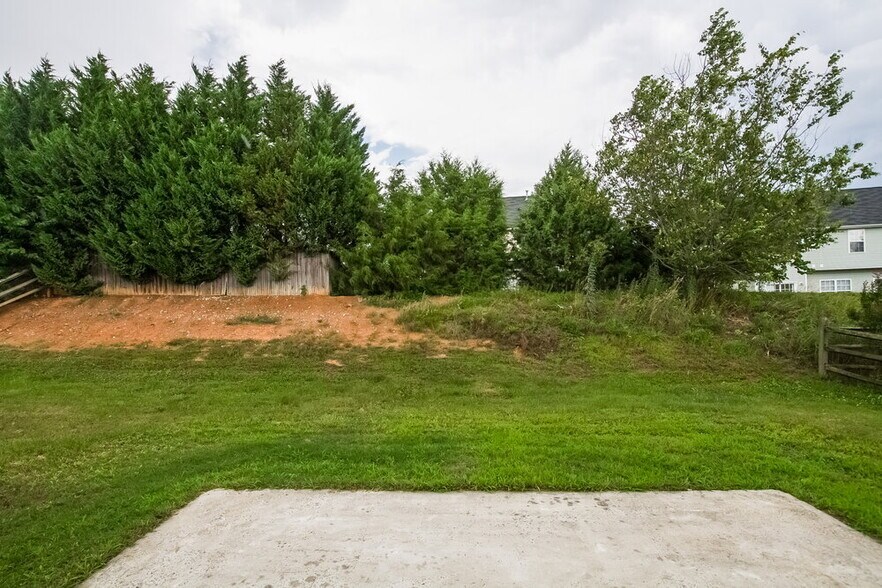 Building Photo - 2909 Deep Cove Dr NW