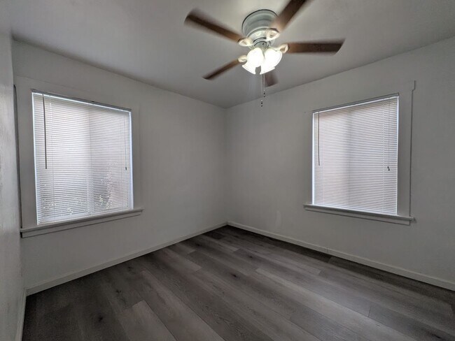 Building Photo - 1412 Leafdale Ave