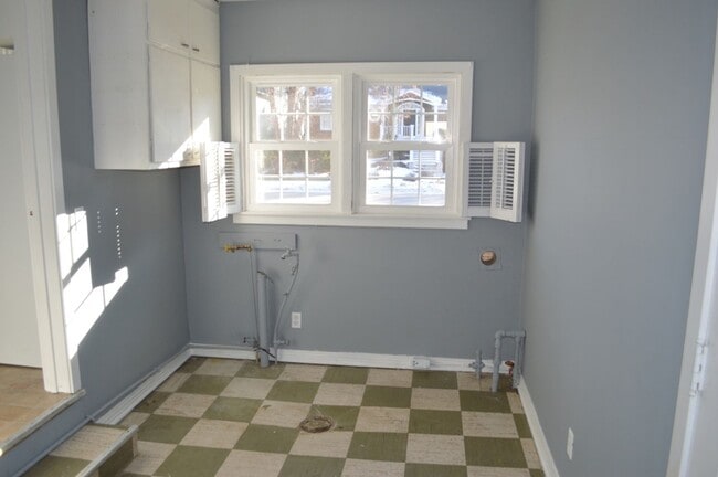 Building Photo - 3 Bedroom House