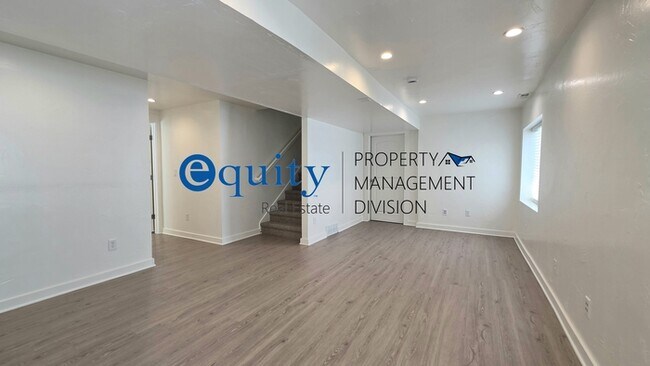 Building Photo - Newly Remodeled!