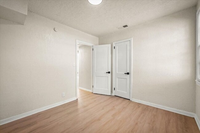 Building Photo - 981 McTyre Ct