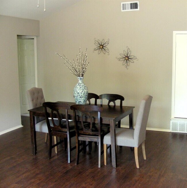 Building Photo - 1114 Greencove Ln