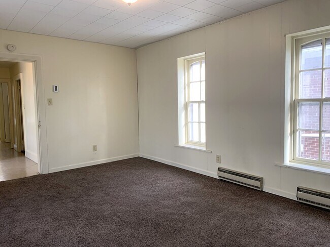 Building Photo - 212 E King St