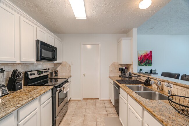 Building Photo - 8051 Bay Branch Dr