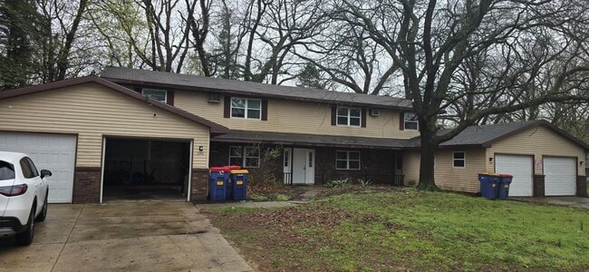 Building Photo - 1363 Vineland Ct SE