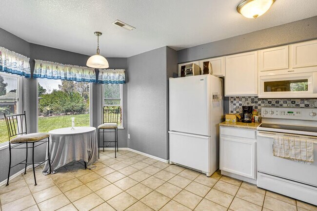 Building Photo - 367 N Lake Ct