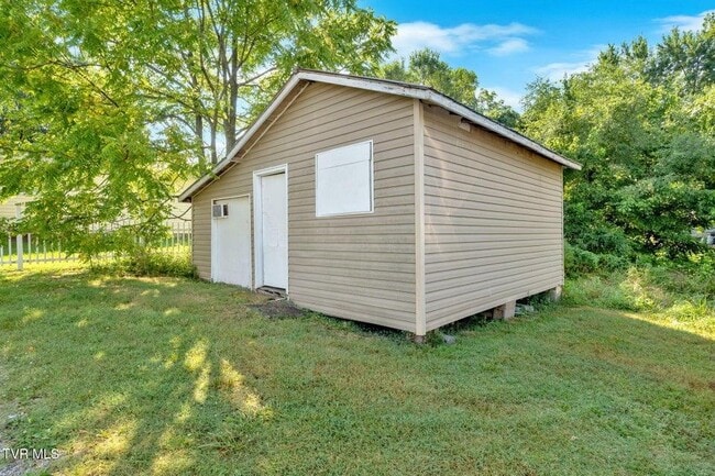 Building Photo - 3361 Bloomingdale Rd