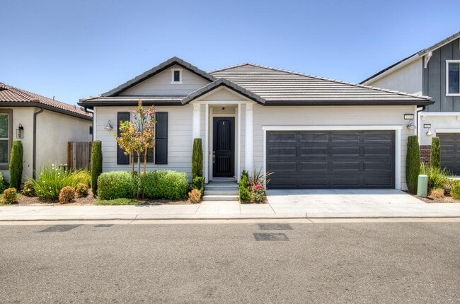 Primary Photo - 2935 N Leya Dr