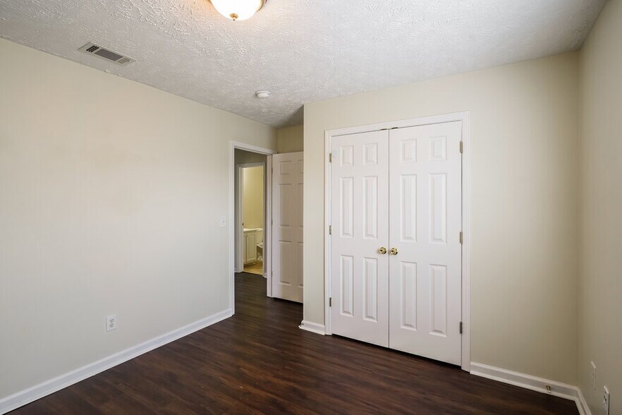 Building Photo - 305 Indian Park Dr