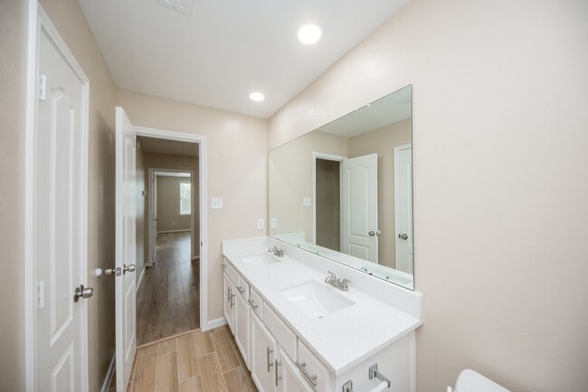 Building Photo - 20510 Raincrest Dr