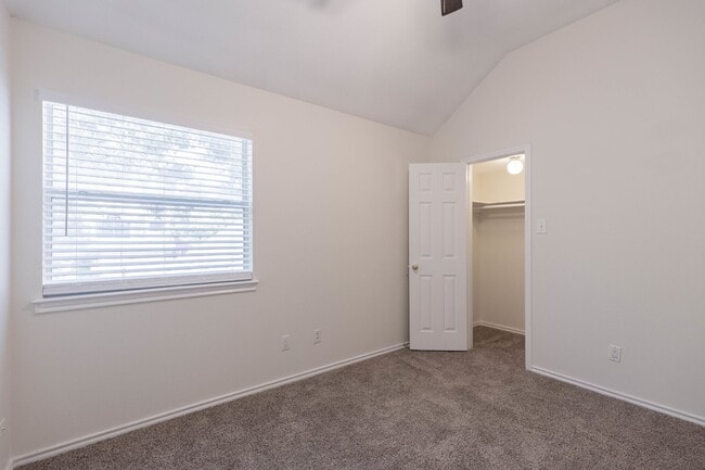 Building Photo - 5834 Spring Square