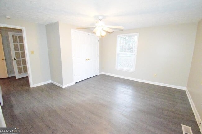 Building Photo - 2625 Sharpsburg McCollum Rd