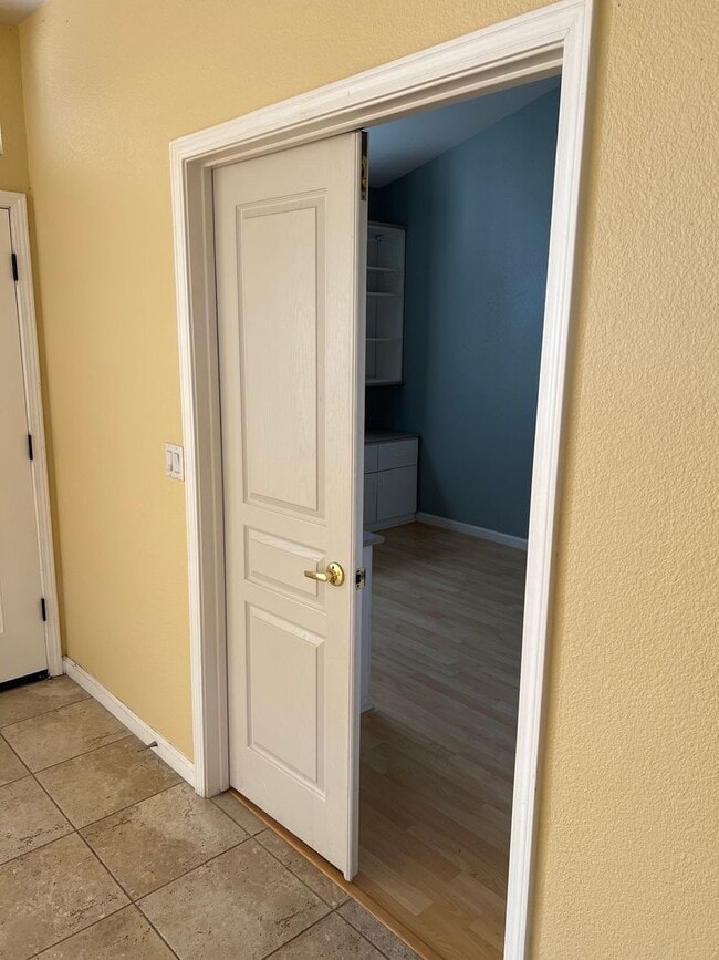Building Photo - North Davis 4 bedroom 2.5 bathroom