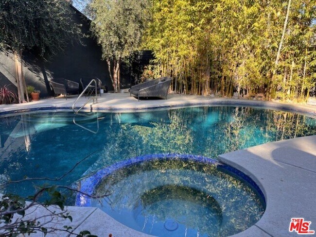 Building Photo - 3314 McLaughlin Ave