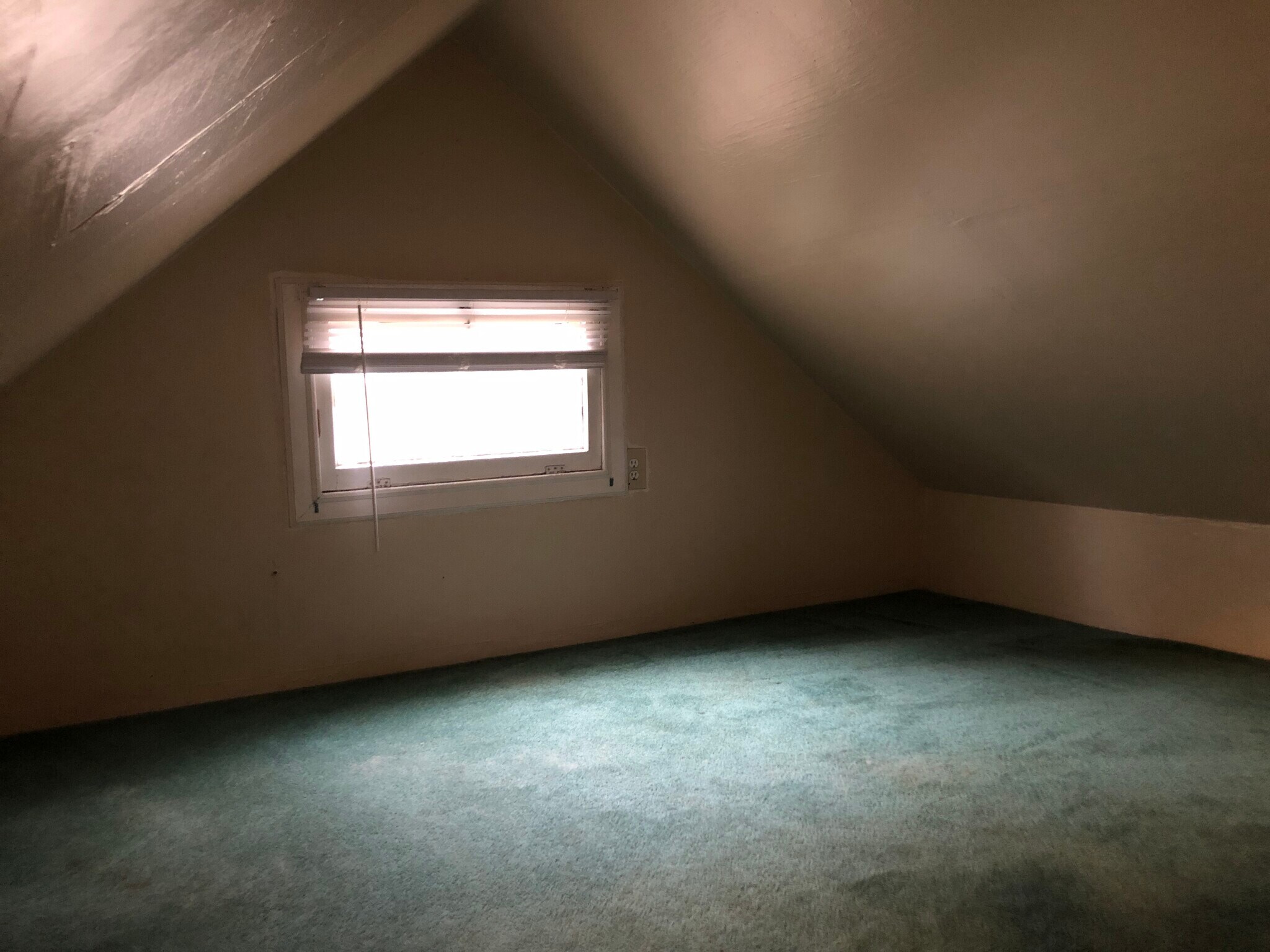 Building Photo - 415 NE Howard St