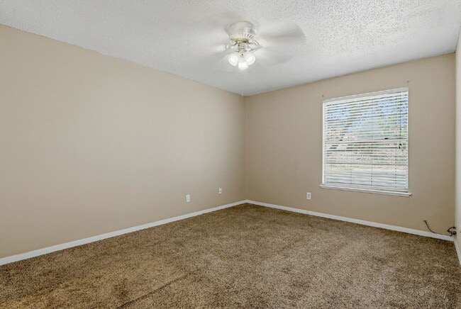 Building Photo - 3-Bedroom Duplex with Refrigerated AC.